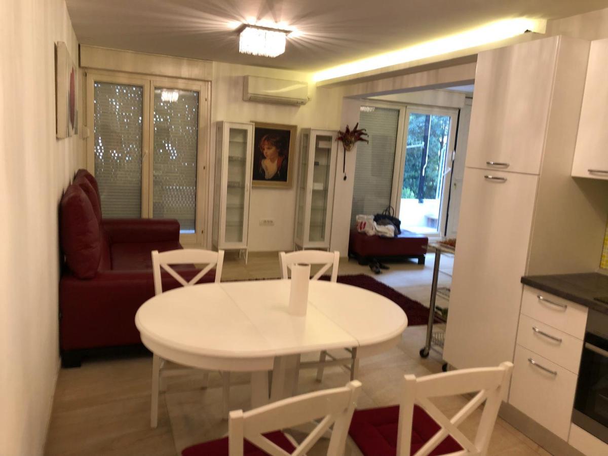 Guest House Valerija Ičići Buitenkant foto
